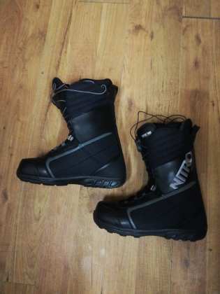 Batai Nitro 42/43dyd.,užtraukiami